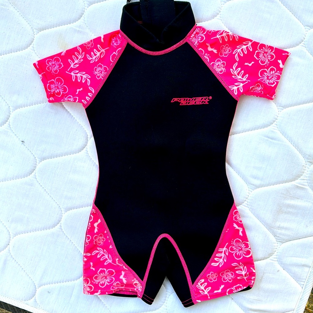 NWT Child size 2 wetsuit 🌺